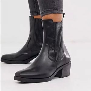 Vagabond Black Leather Ankle Boots - Chelsea Style